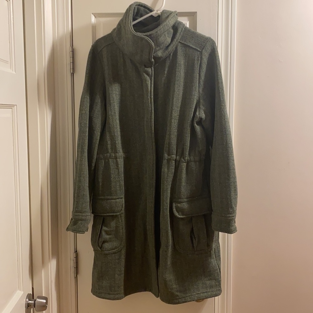 Mid length Patagonia fleece jacket